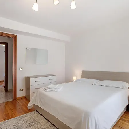 Appartement Ampaillan 002 *